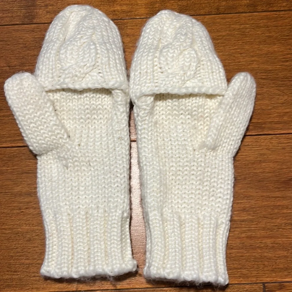 Winter white gloves mittens cable knit